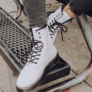 Dr. Martens White Zavala